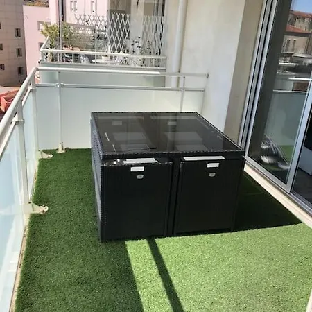 Bord Canal Tranquillite Demain Nous Appartient Apartment